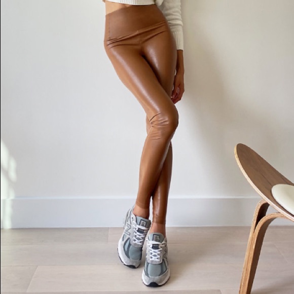 Aritzia Free Daria Pant / Legging - Picture 2 of 5